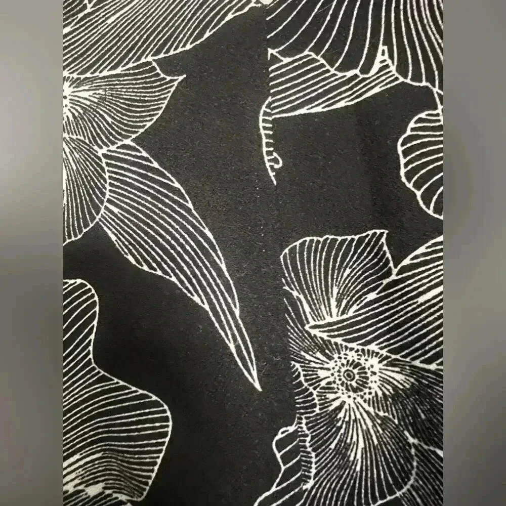 Loft Outlet Black & White Floral Romper - Size Small Petite - Picture 6 of 9